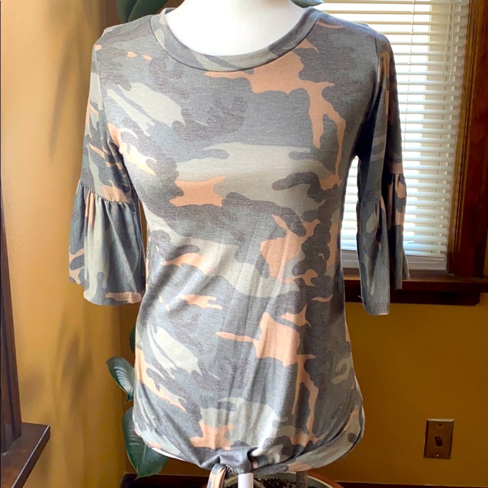 Camoflauge Bell Sleeve Tie front Top sz Large NWT